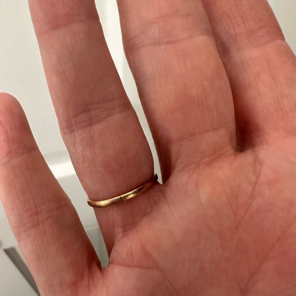 Elegant Gold Opal Ring - Picture 4 of 6